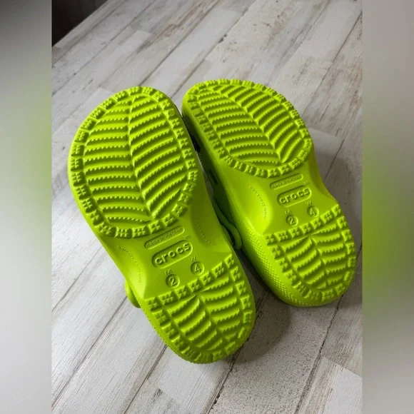 CROCS Kids Clog - Bright Lime - Picture 2 of 2